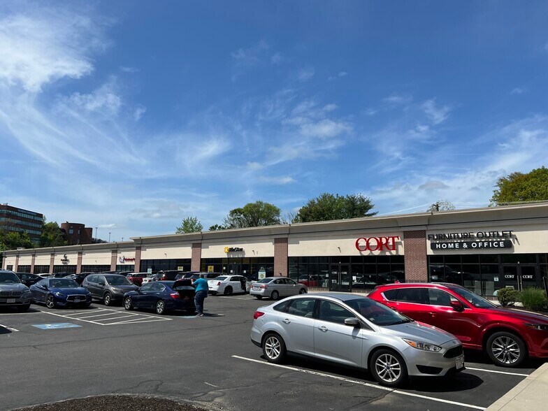 880-910 Broadway, Saugus, MA 01906, USA Broadway, Saugus, MA à louer - Photo principale – Image 1 sur 8