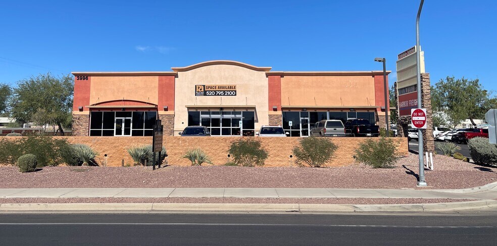 3996 W Ina Rd, Tucson, AZ à louer - Photo de l’immeuble – Image 1 sur 7