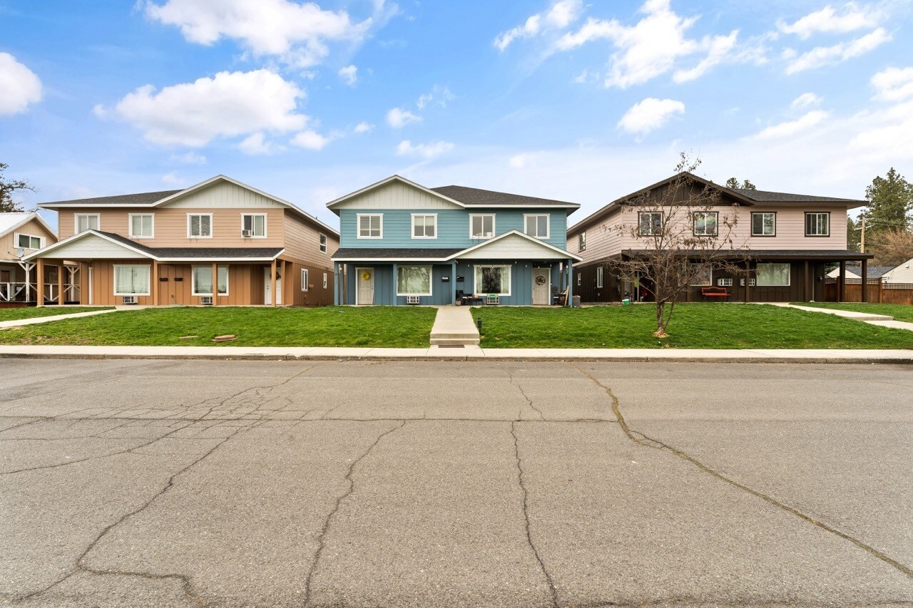 308-318 W 3rd St, Cheney, WA à vendre Photo principale– Image 1 sur 44