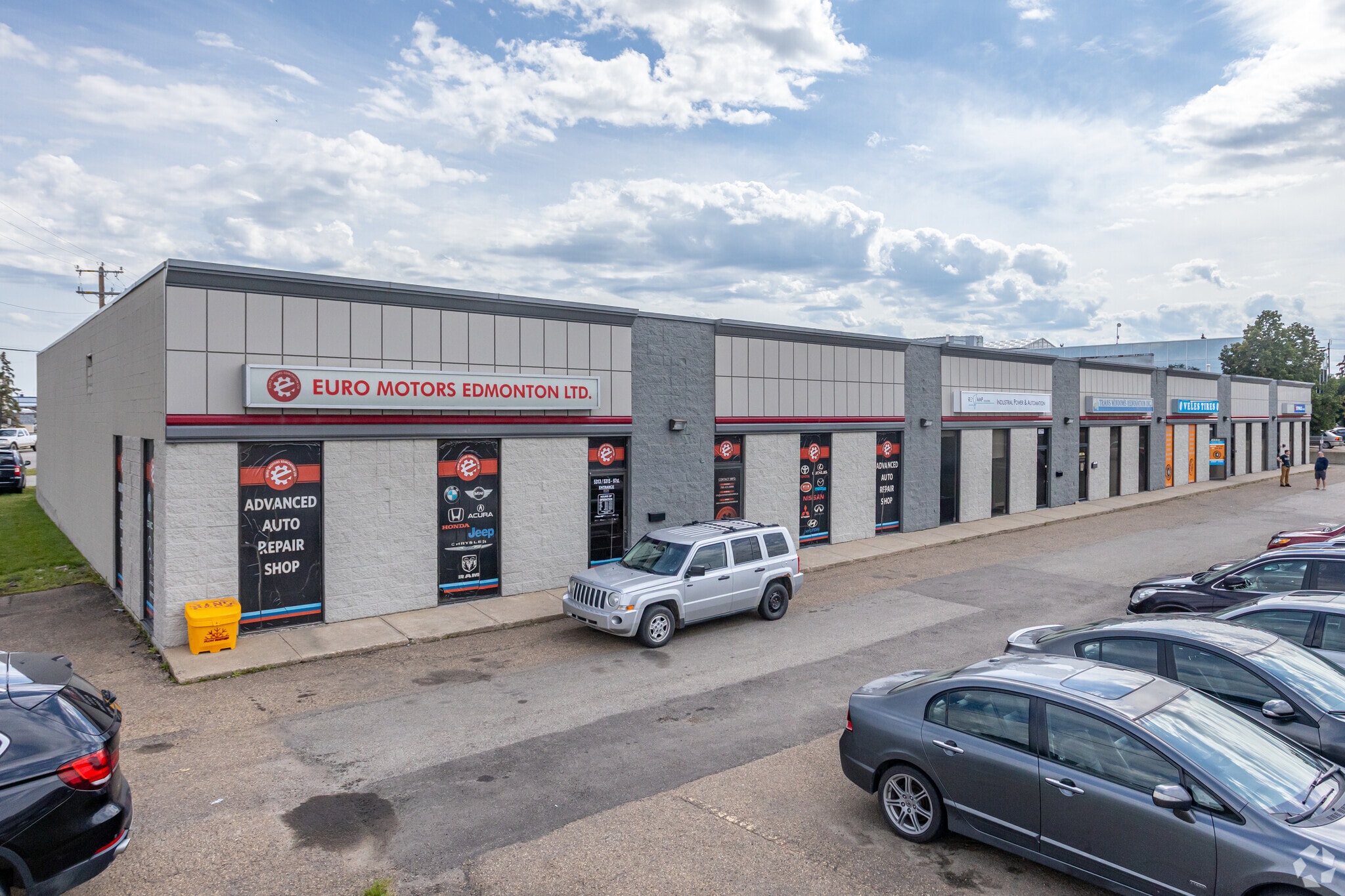 5305-5315 97th St NW, Edmonton, AB à louer Photo principale– Image 1 sur 3