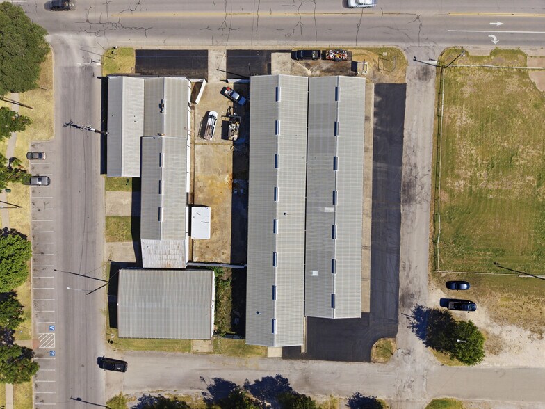 201 W Westhill Dr, Cleburne, TX à louer - Photo de l’immeuble – Image 2 sur 13