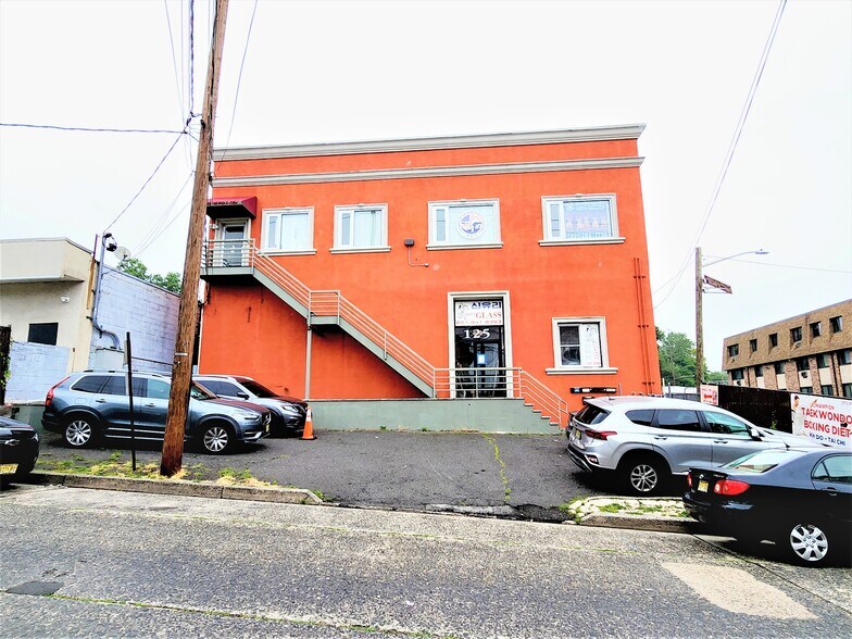 125 E Columbia Ave, Palisades Park, NJ à vendre - Photo de l’immeuble – Image 3 sur 5