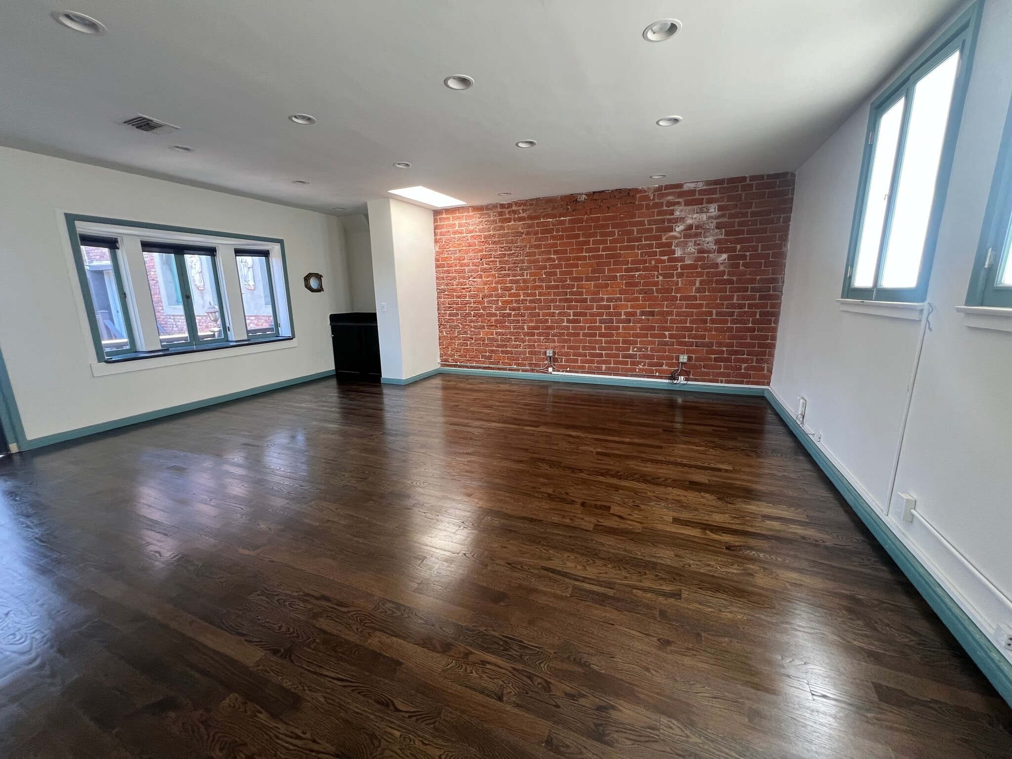 7415-7427 Beverly Blvd, Los Angeles, CA à louer Photo intérieure– Image 1 sur 1