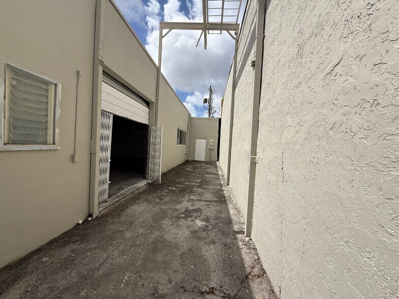 14020 NW 19th Ave, Miami, FL à vendre - Photo de l’immeuble – Image 2 sur 29