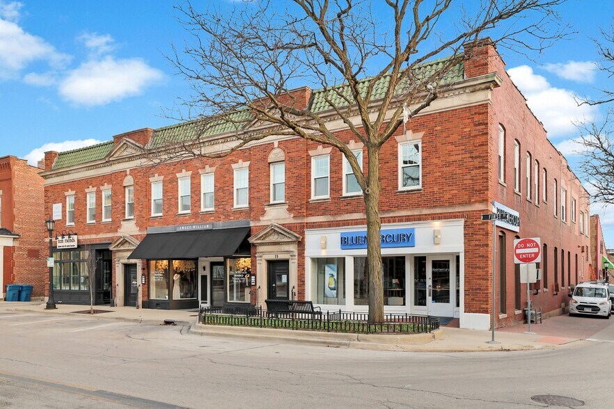 11-21 E 1st St, Hinsdale, IL à louer - Photo de l’immeuble – Image 1 sur 9
