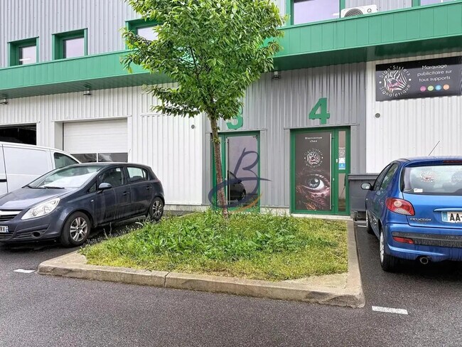 Plus de détails pour Local d'activités à louer