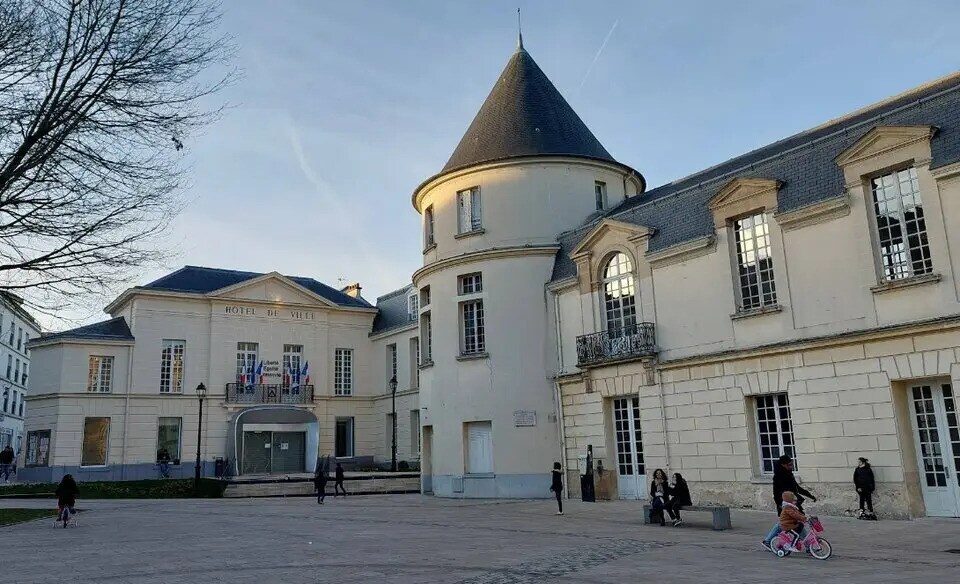 Local commercial dans Clamart à louer Photo de l’immeuble– Image 1 sur 3