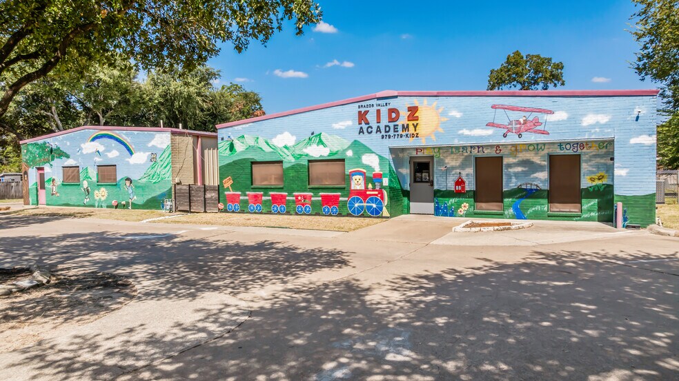 306 W 24th St, Bryan, TX à vendre - Photo de l’immeuble – Image 3 sur 27