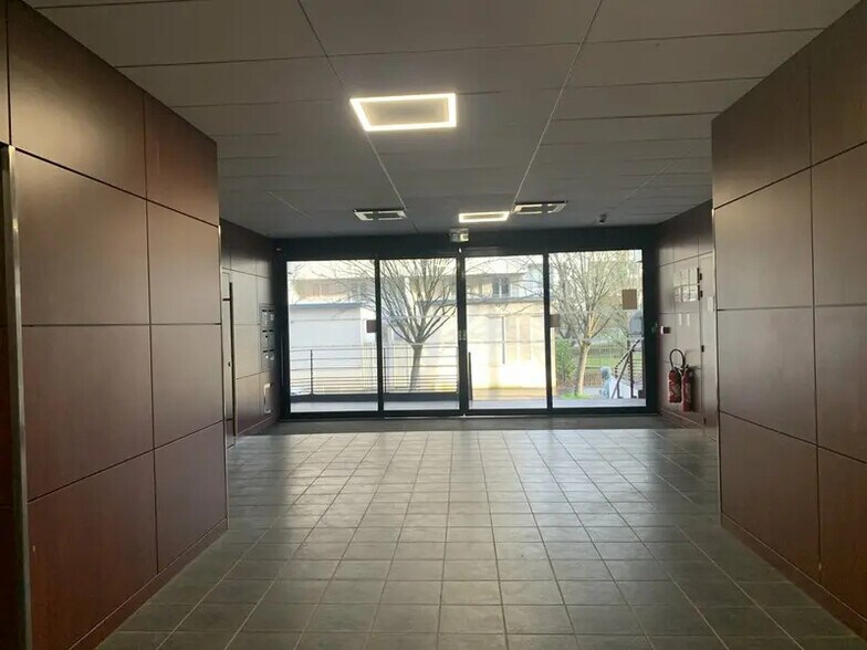 Bureau dans Bordeaux à louer - Hall d’entrée – Image 3 sur 9