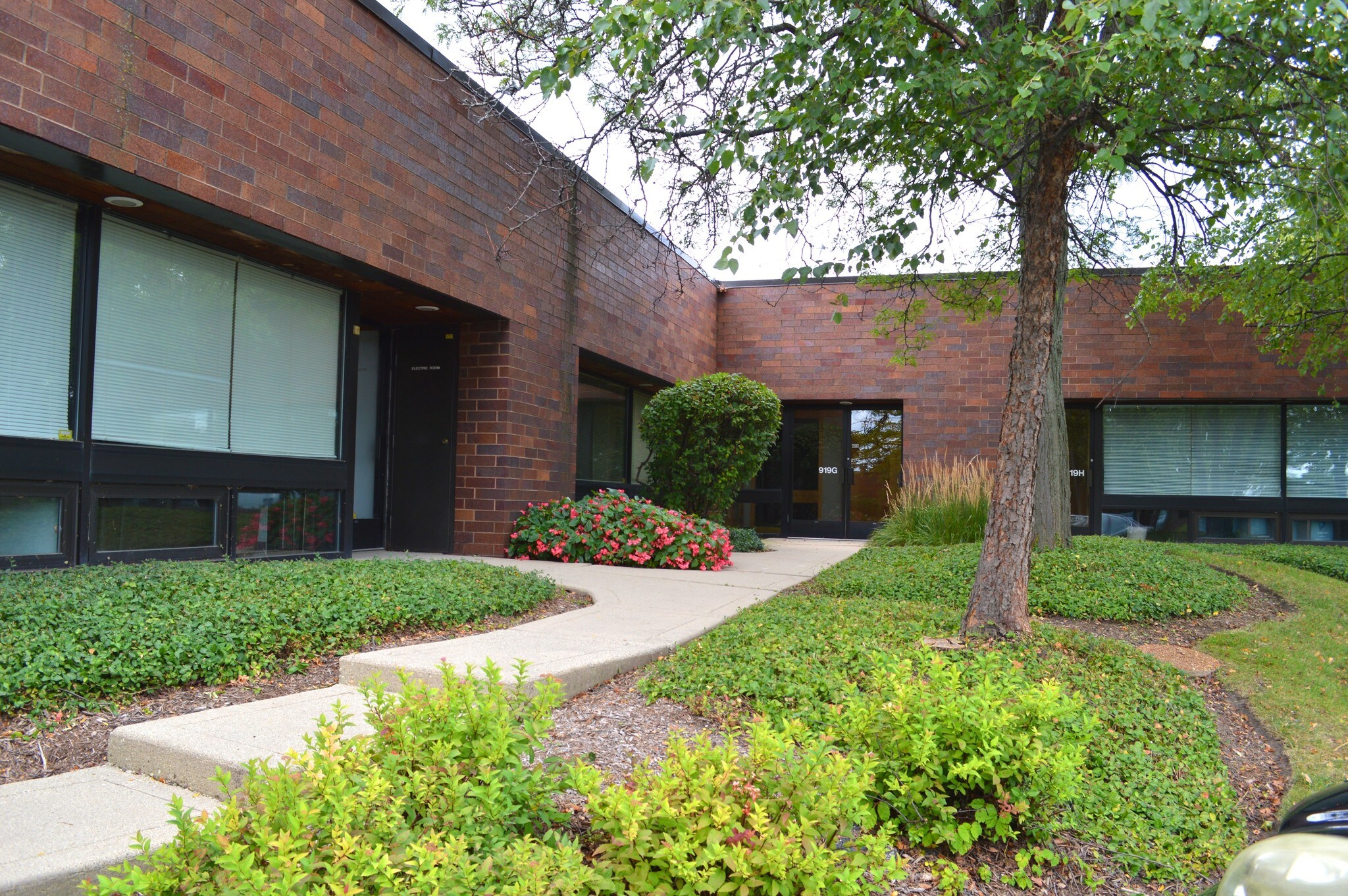 919 N Plum Grove Rd, Schaumburg, IL à vendre Photo principale– Image 1 sur 14