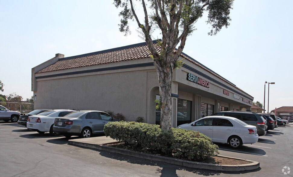 240 W Mission Ave, Escondido, CA à vendre - Photo de l’immeuble – Image 3 sur 6