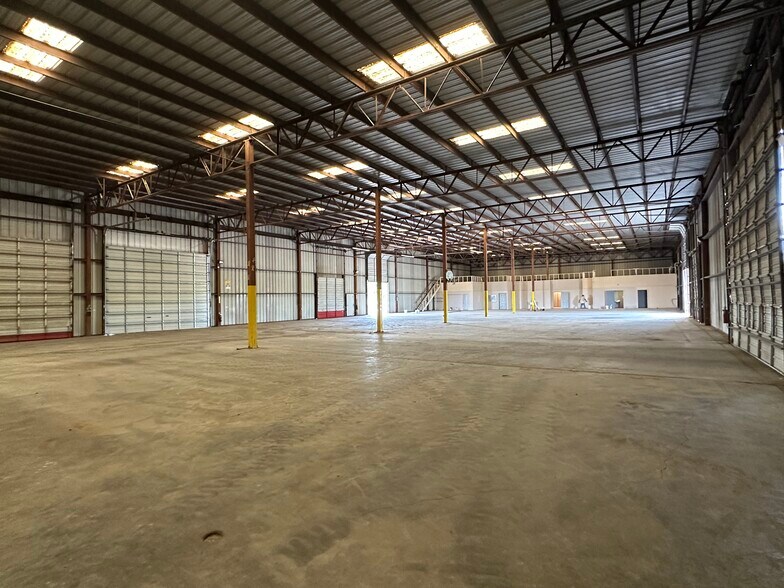 6443 State Highway 359, Laredo, TX à louer - Photo de l’immeuble – Image 2 sur 3