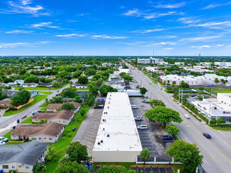 315-353 SW 27th Ave, Fort Lauderdale, FL à louer - Photo de l’immeuble – Image 3 sur 20