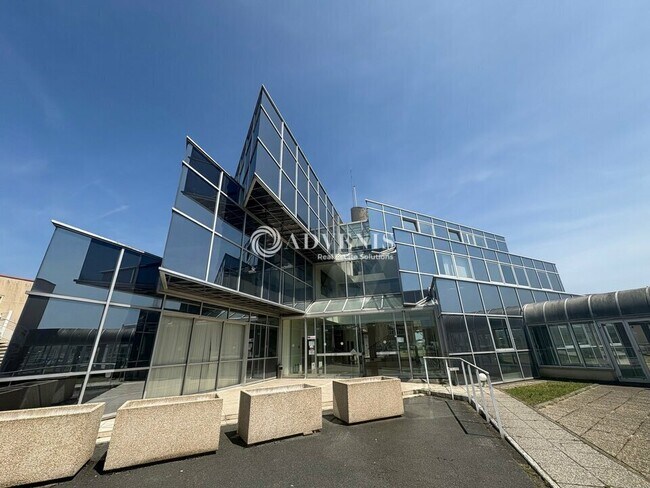 Plus de détails pour 2 Rue De La Haie Aux Vaches, Les Essarts-le-Roi - Bureau à louer