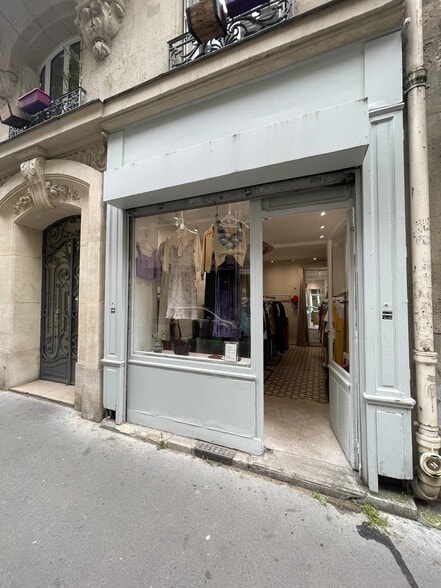 Local commercial dans Paris à louer - Photo de l’immeuble – Image 1 sur 4