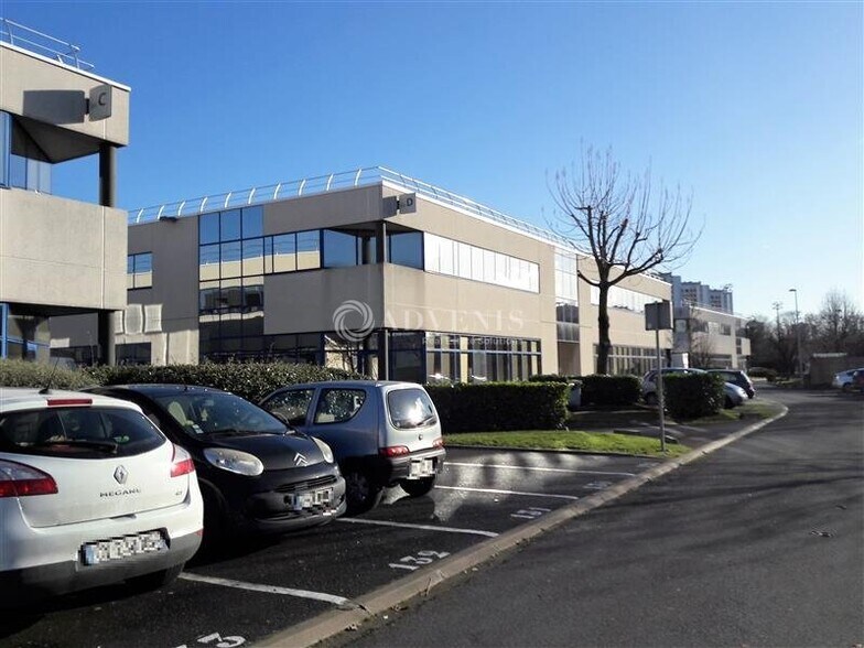 Local d’activités dans Gennevilliers à louer - Photo de l’immeuble – Image 1 sur 6