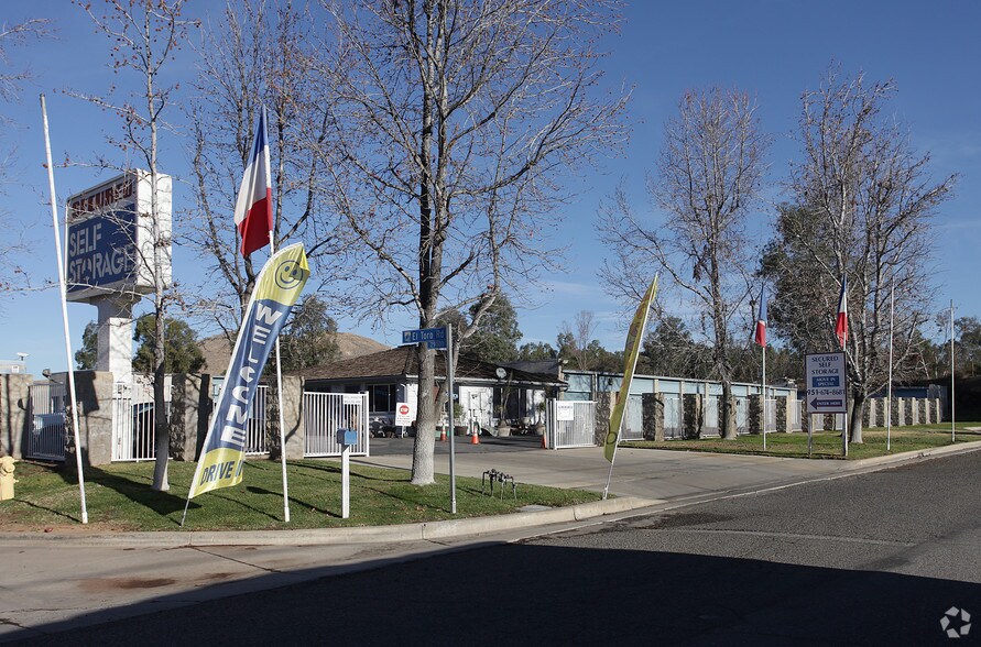 29135 Riverside Dr, Lake Elsinore, CA à vendre - Photo de l’immeuble – Image 2 sur 3