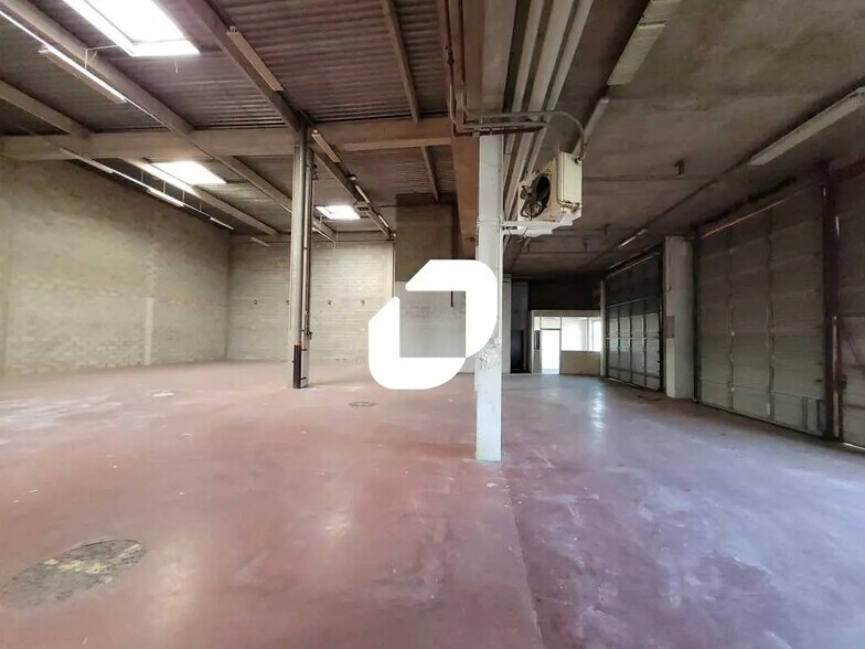 Local d’activités dans Lisses à louer - Photo de l’immeuble – Image 3 sur 18