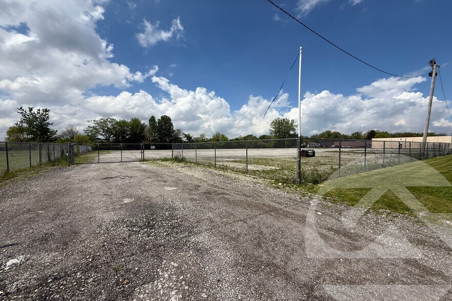 5105 Tractor Rd, Toledo, OH à louer - Photo de l’immeuble – Image 1 sur 3