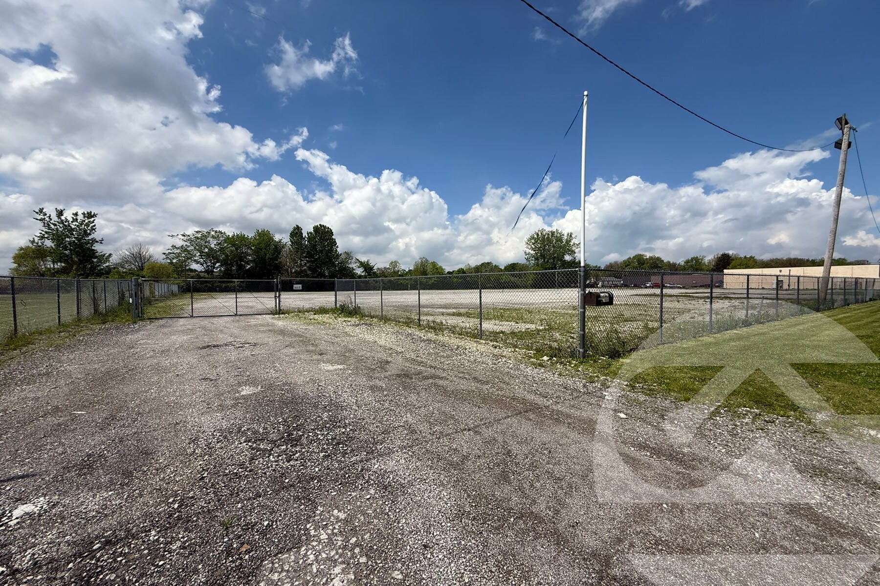 5105 Tractor Rd, Toledo, OH à louer Photo de l’immeuble– Image 1 sur 4