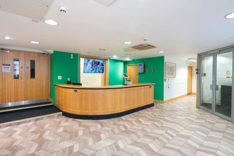 20 Conduit Pl, Londres à vendre - Photo de l’immeuble – Image 2 sur 5