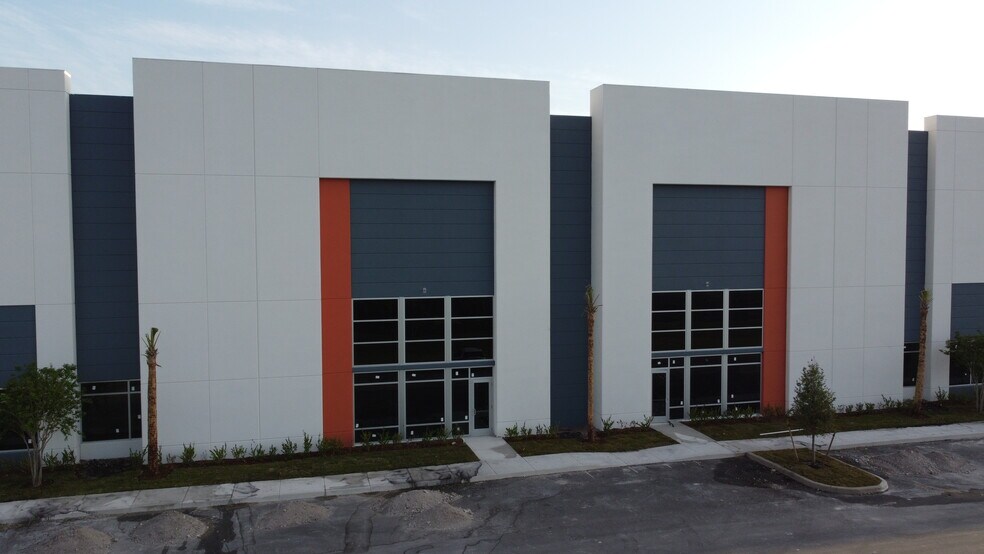 3055 Burris Rd, Davie, FL à louer - Photo de l’immeuble – Image 3 sur 7