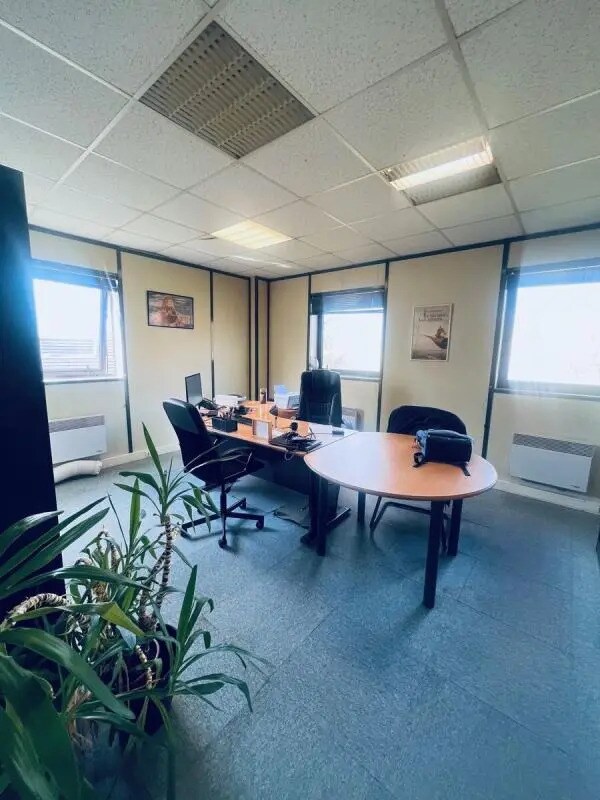 Plus de détails pour Bureau à louer
