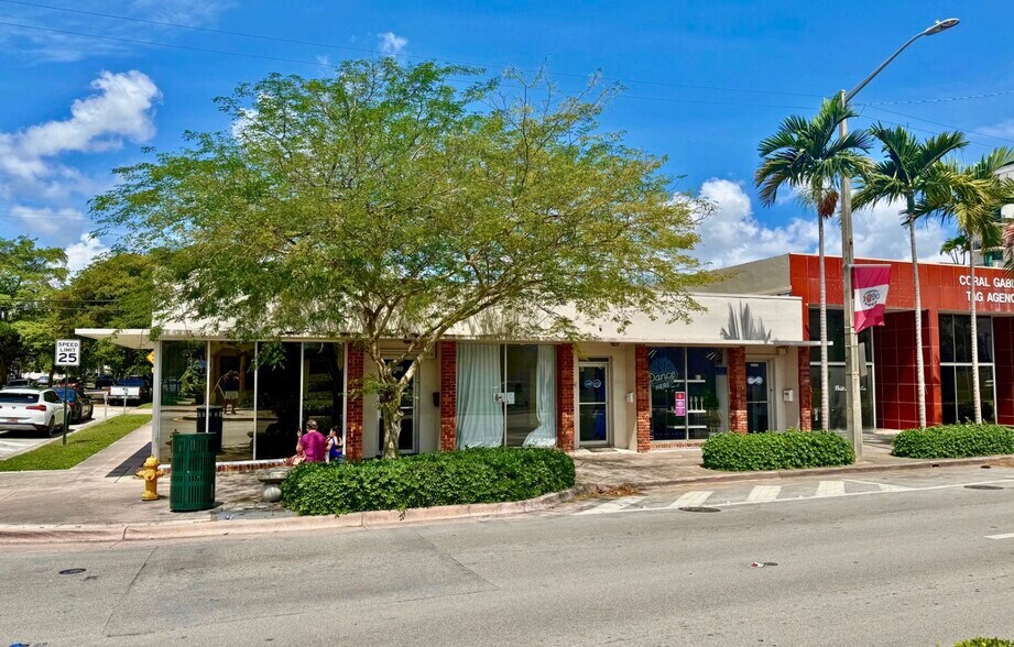 1424-1430 PONCE DE LEON BLVD + Lot portefeuille de 2 biens à vendre sur LoopNet.fr - Photo de l’immeuble – Image 1 sur 13