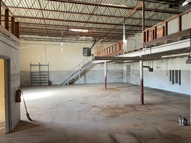 4780 Briar Rd, Cleveland, OH à louer - Photo de l’immeuble – Image 3 sur 7