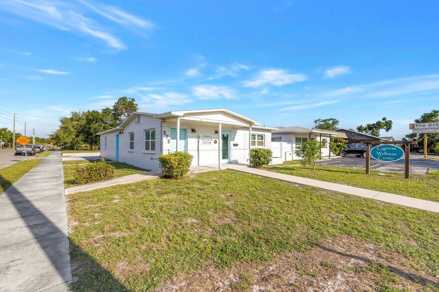 575 49th St S, Saint Petersburg, FL à vendre - Photo de l’immeuble – Image 1 sur 14