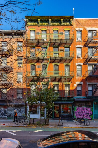 515 E 12th St, New York, NY à vendre - Photo de l’immeuble – Image 2 sur 10