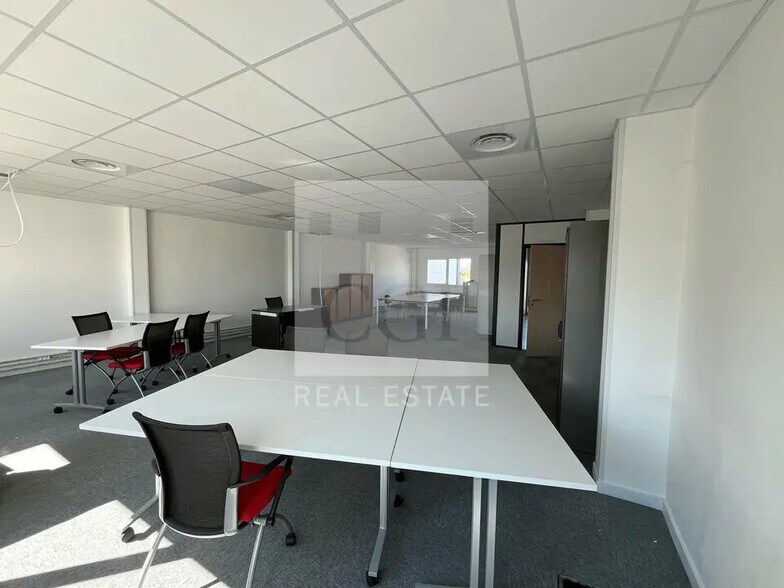 Bureau dans Décines-Charpieu à louer - Photo de l’immeuble – Image 2 sur 10