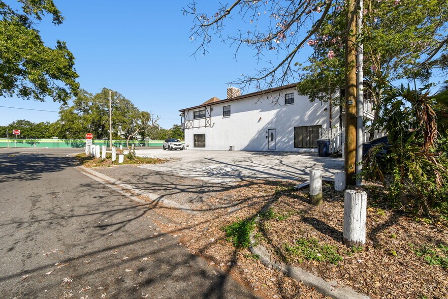 3601 E Busch Blvd, Tampa, FL à vendre - Photo de l’immeuble – Image 3 sur 25