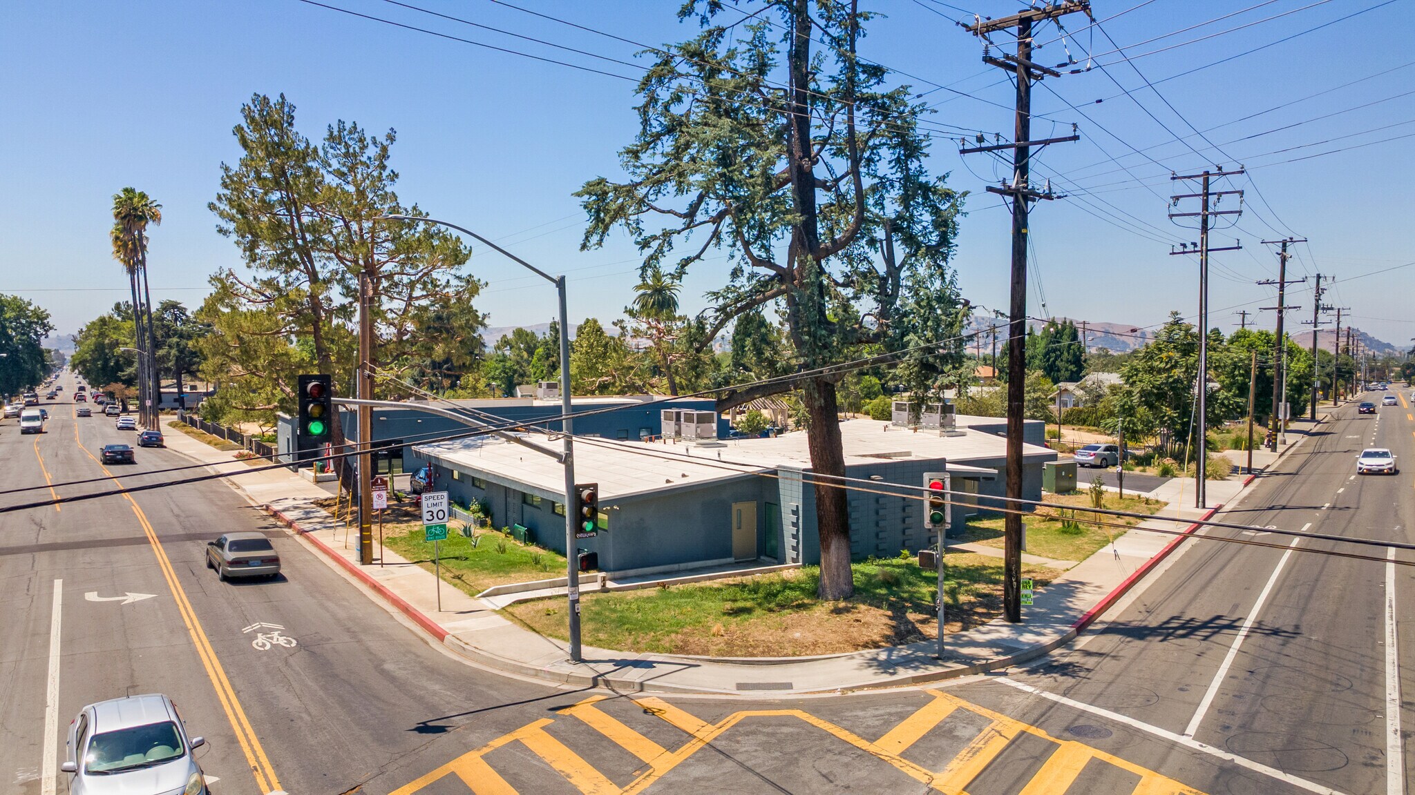 1269 N Park Ave, Pomona, CA à vendre Photo de l’immeuble– Image 1 sur 26