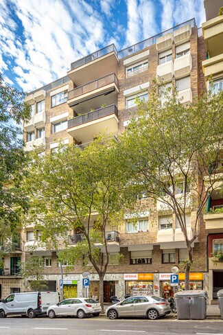Plus de détails pour Carrer de Sardenya, 491, Barcelone - Local commercial à louer