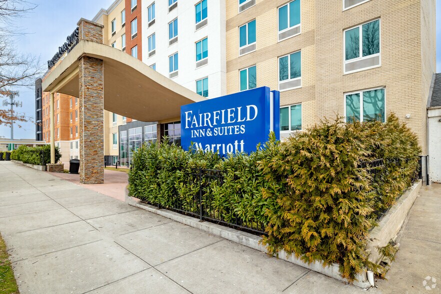 183-31 Horace Harding Expy, Fresh Meadows, NY à vendre - Photo de l’immeuble – Image 3 sur 6