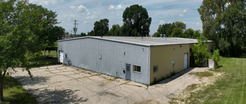 848 E Commercial Ave, Whitewater, WI à louer - Photo de l’immeuble – Image 1 sur 11