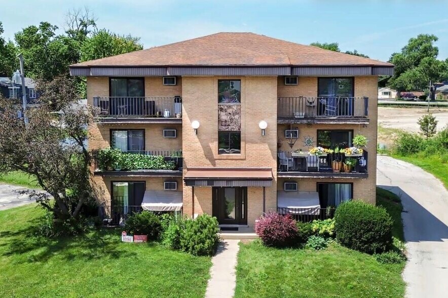 7710 Wildwood Ct, Darien, IL à vendre - Photo de l’immeuble – Image 3 sur 7