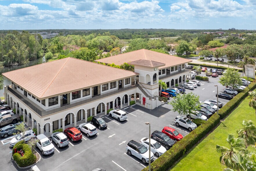 3850-3860 Colonial Blvd, Fort Myers, FL à louer - Photo de l’immeuble – Image 3 sur 5