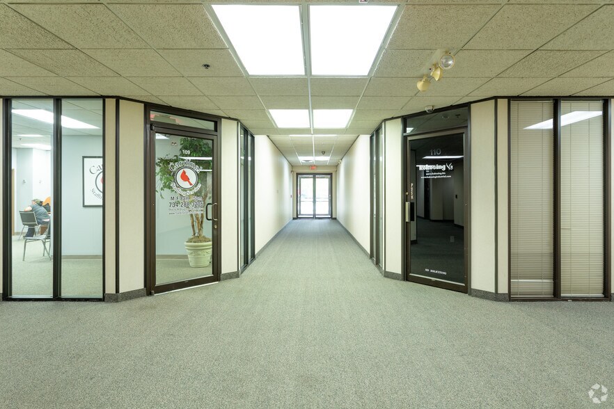 20500 Eureka Rd, Taylor, MI à vendre - Hall d’entrée – Image 3 sur 5