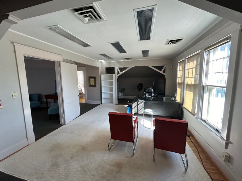 1612 16th Ave S, Nashville, TN à louer - Photo de l’immeuble – Image 2 sur 2