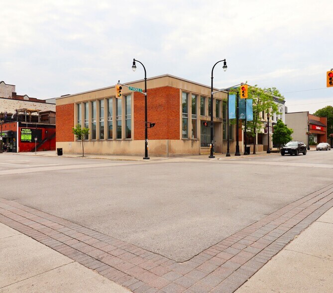 899 2nd Av E, Owen Sound, ON à vendre - Photo de l’immeuble – Image 1 sur 12