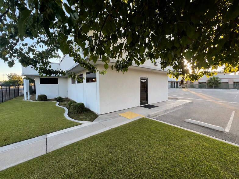 4000 San Dimas St, Bakersfield, CA à vendre - Photo de l’immeuble – Image 2 sur 14
