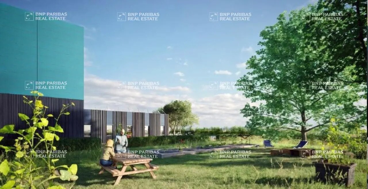 Local d'activités dans SAINT-JEAN-D'ANGELY à vendre Photo de l’immeuble– Image 1 sur 10