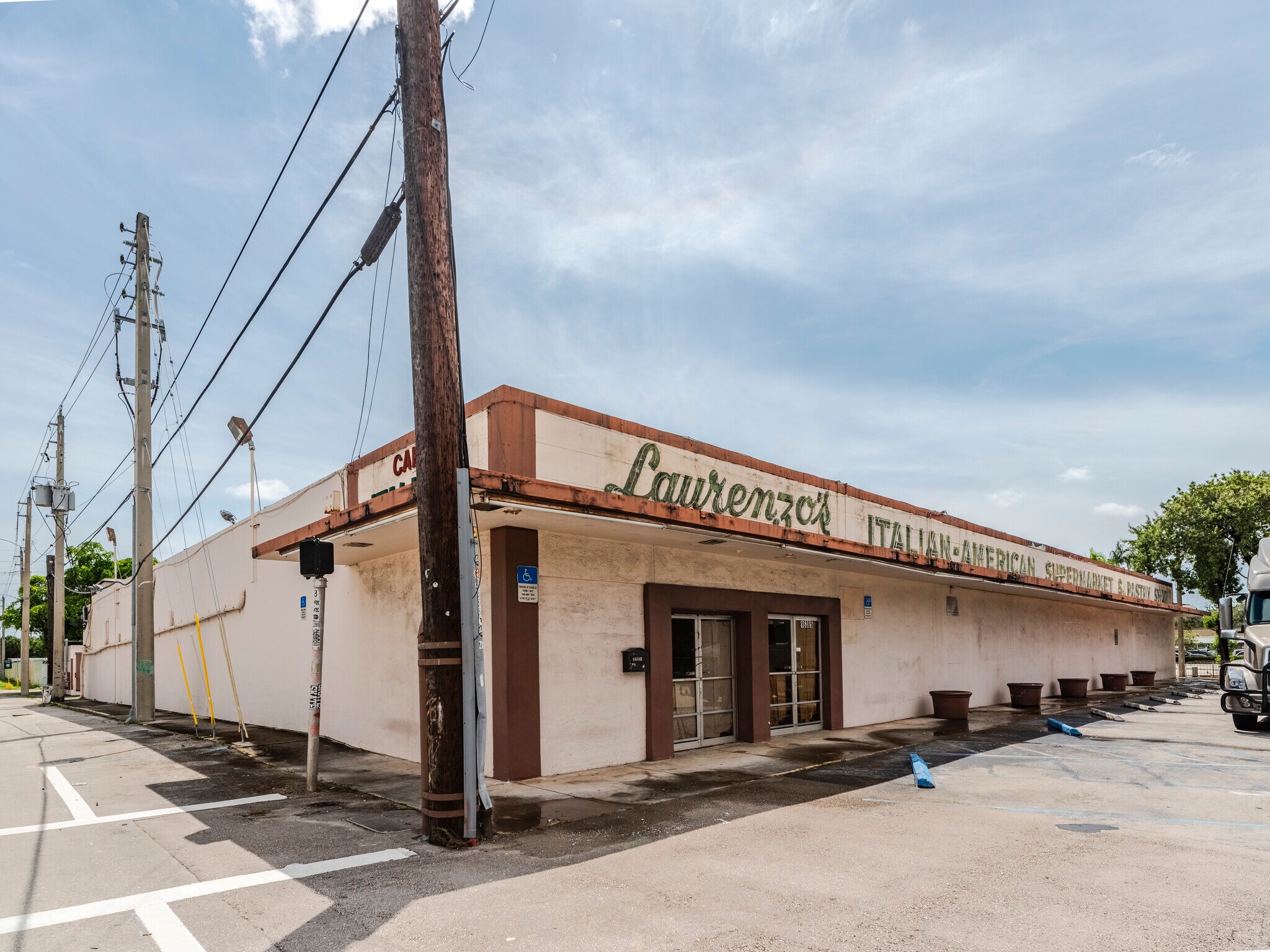 16385 W Dixie Hwy, North Miami Beach, FL à vendre Photo principale– Image 1 sur 7