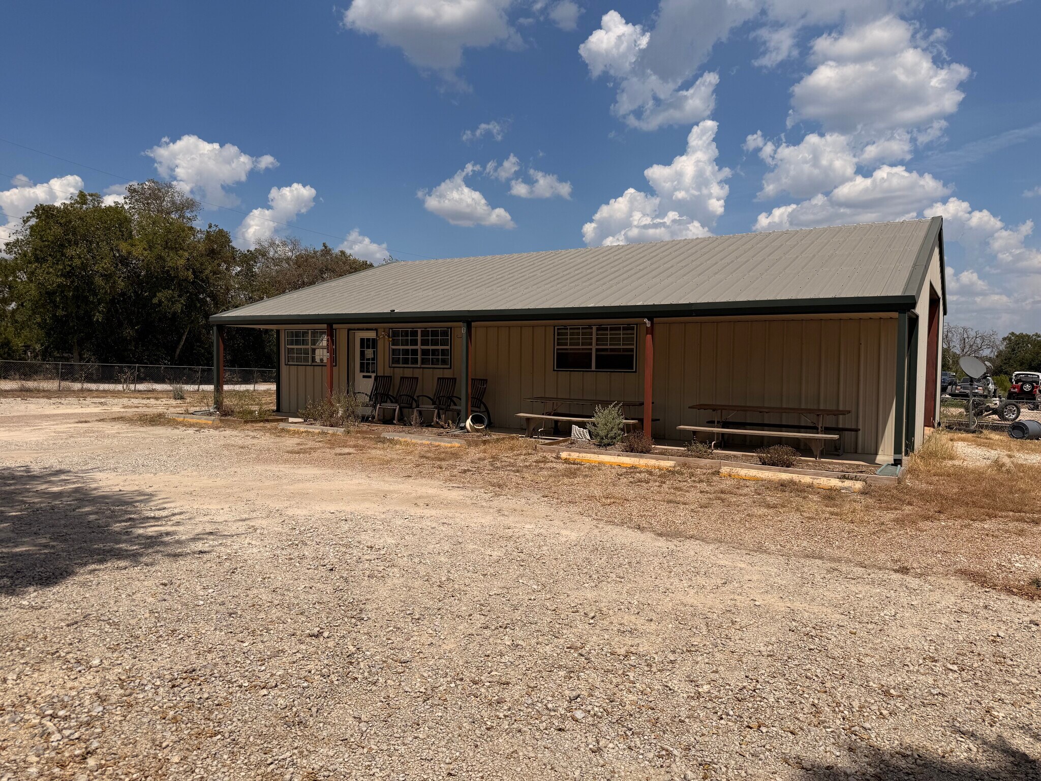 460 Jones Ave, Blanco, TX à louer Photo de l’immeuble– Image 1 sur 16