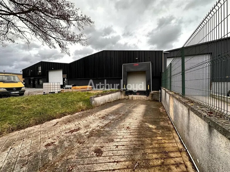 Local d'activités dans Reims à vendre - Photo de l’immeuble – Image 2 sur 13