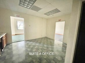 3 offices, 3 warehouses: 1,200–4,876 SF, Lompoc, CA à louer Photo intérieure– Image 2 sur 2