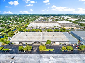 1600 NW 159th St, Miami, FL à louer Aérien– Image 2 sur 2