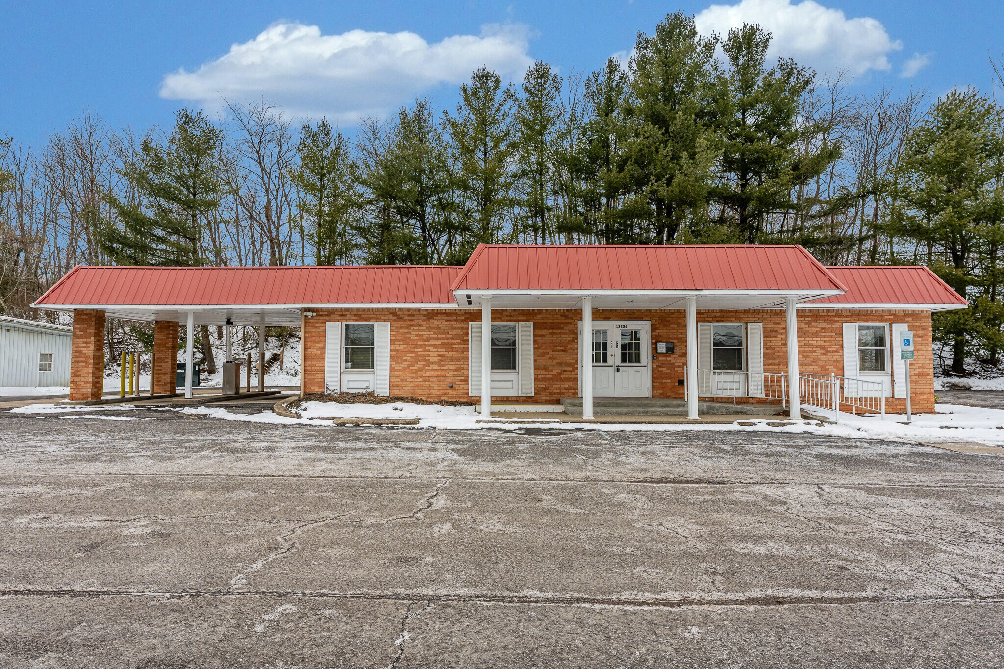 12256 Veterans Memorial Hwy, Reedsville, WV à louer Photo principale– Image 1 sur 15
